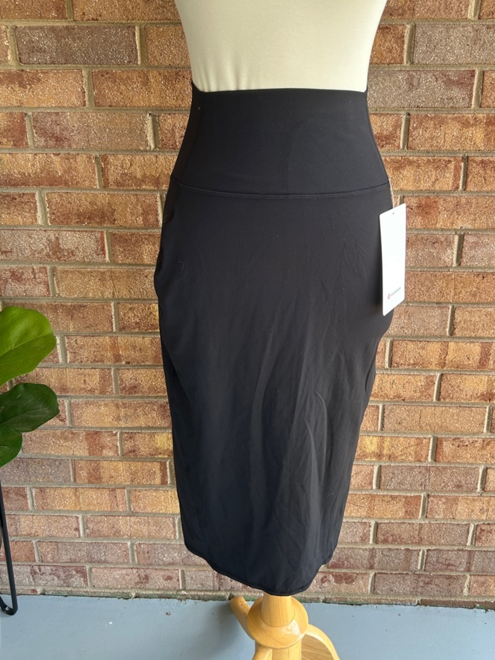 NWT Nulu Slimfir HR lululemon Black Midi Pencil Skirt